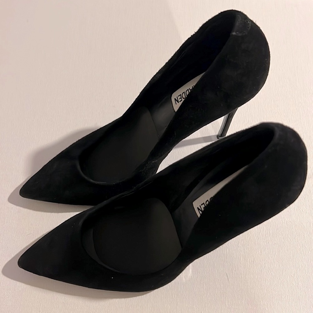 the color is black…they are used but not noticeable.